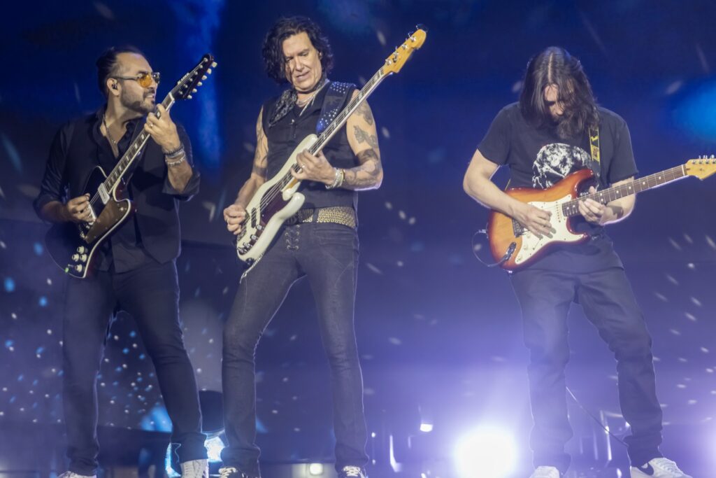 CAIFANES celebró concierto lleno de nostalgia en el ESTADIO GNP