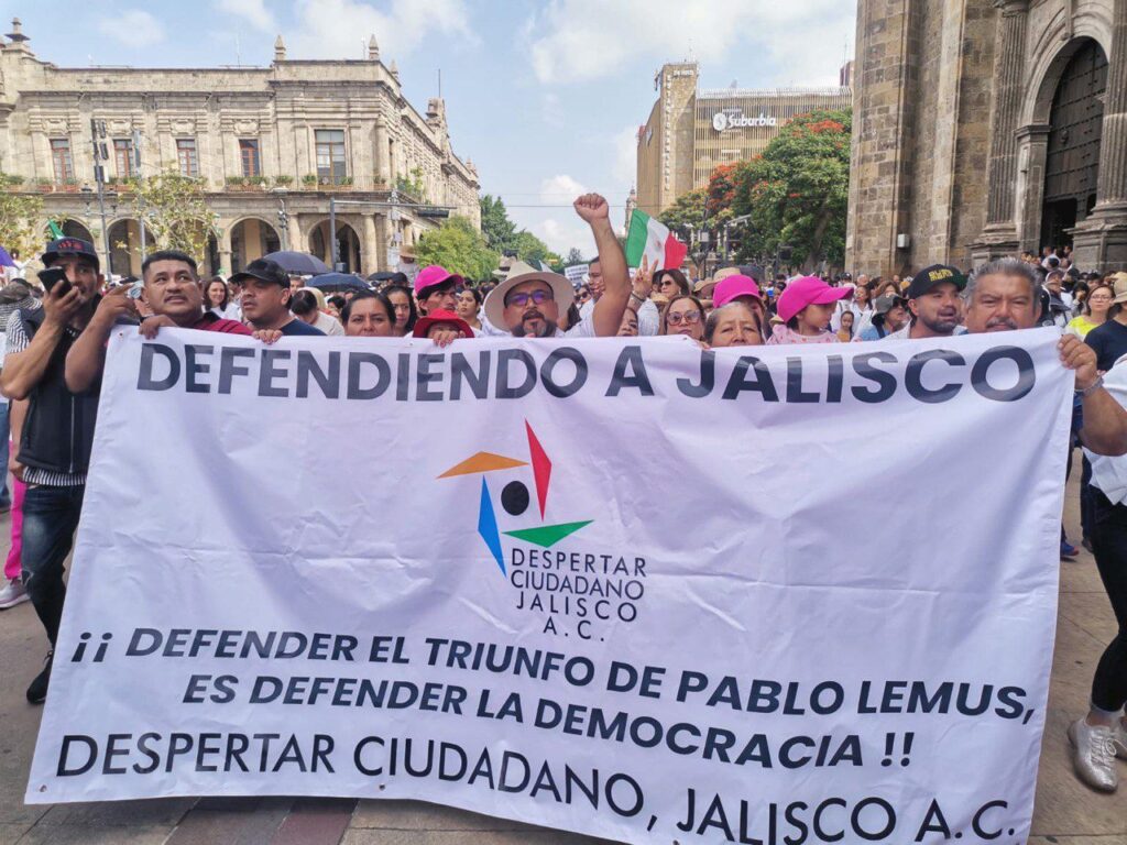 Participan miles de personas en ‘Marcha por la Defensa de Jalisco’