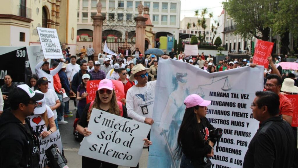 Protestan frente al Congreso de Edomex contra la Reforma Judicial recién aprobada