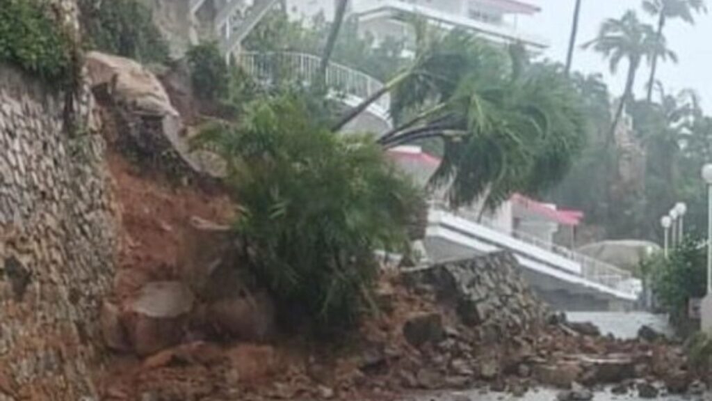 Se cae parte de la estructura del famoso hotel Las Brisas en Acapulco