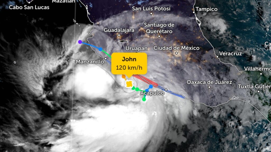 ‘John’ recobra fuerza a huracán categoría 1 y amenaza con inundaciones