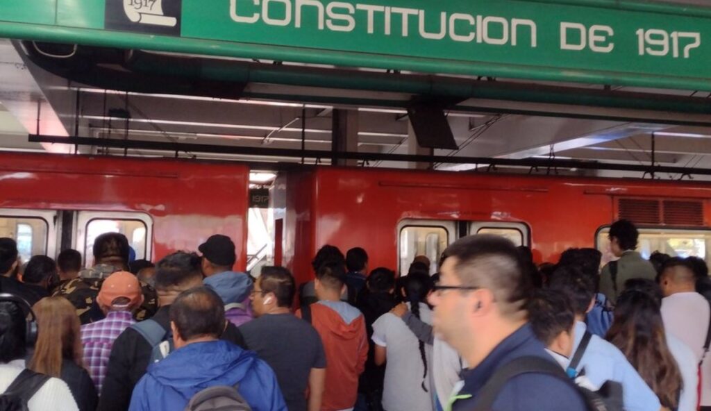 Retrasos de hasta 20 minutos en Línea 8 del Metro