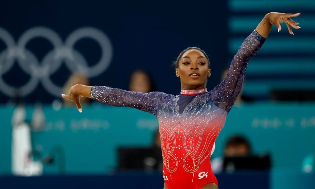 SIMONE BILES, DEPORTISTA DEL AÑO 2024 POR SPORTS ILLUSTRATED