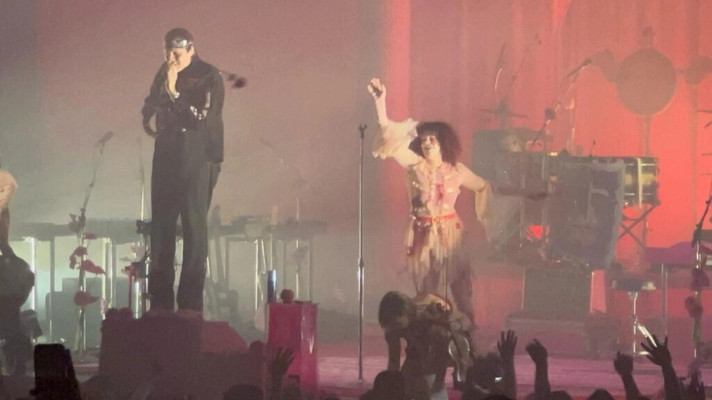 ARCADE FIRE ABRE GIRA EN CDMX CON NUEVO MATERIAL