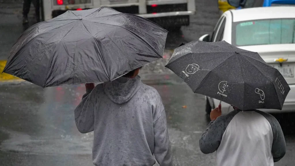 SMN reporta lluvias fuertes en tres estados y ola de calor con temperaturas de hasta 45 °C