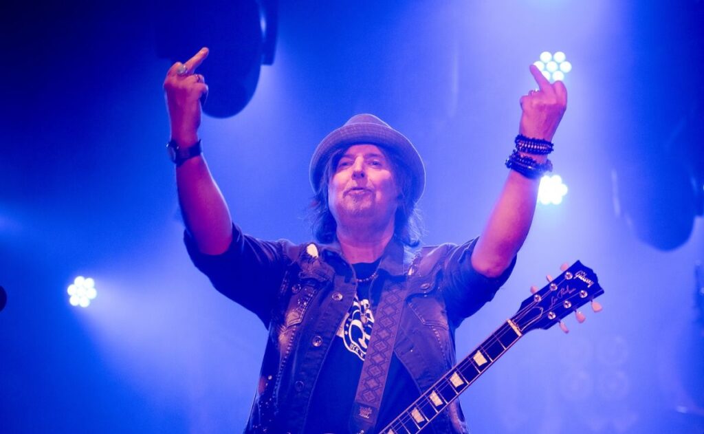 Muere Phil Campbell, legendario guitarrista de Motörhead, a los 64 años