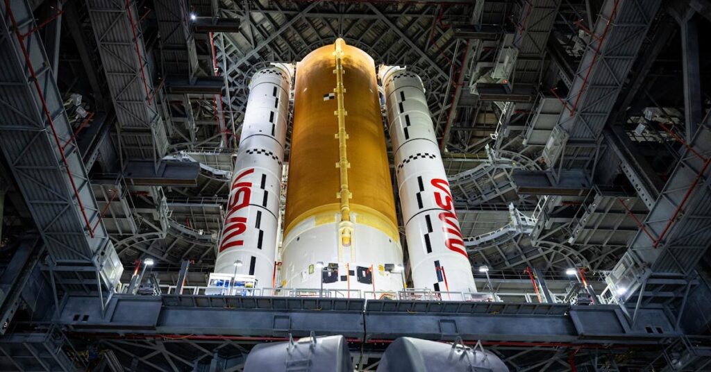 China lidera patentes de inteligencia artificial mientras NASA avanza con misión Artemis II