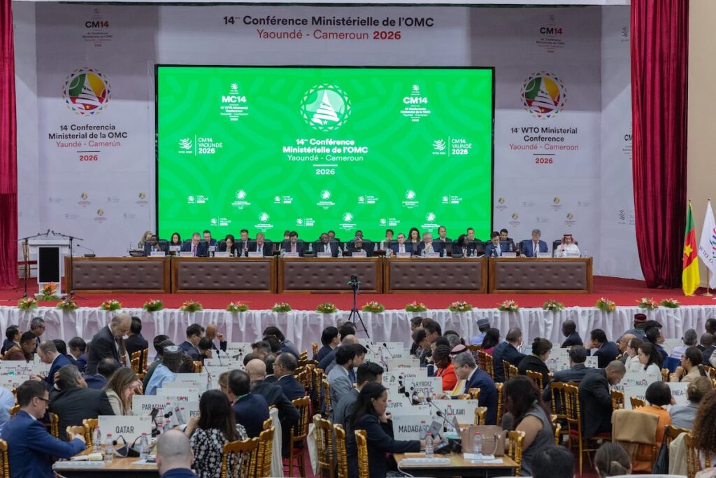 Analistas recortan crecimiento de México y elevan expectativa de inflación