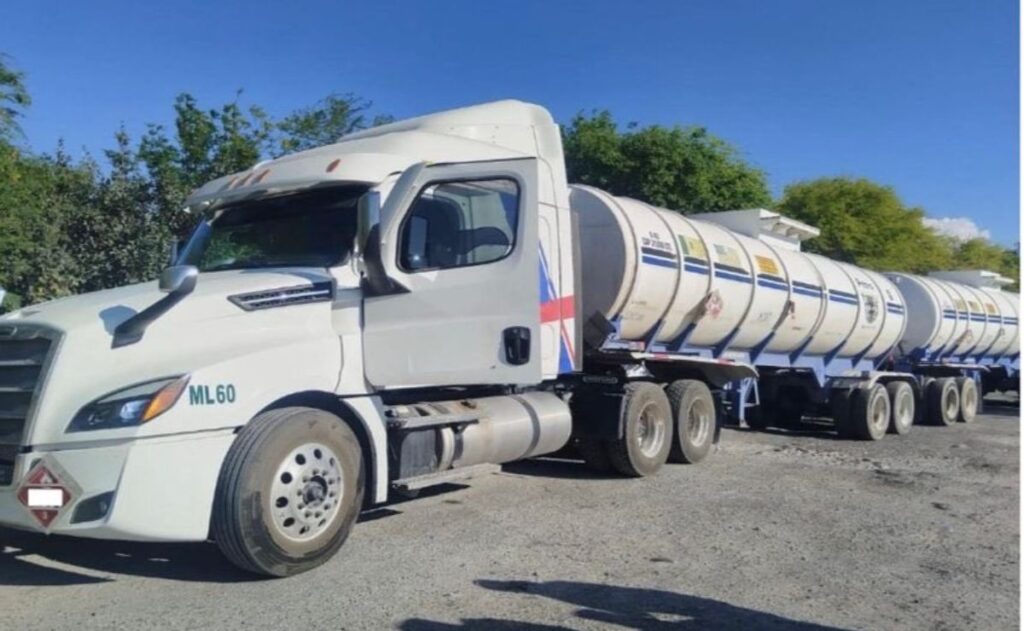 Reportan columna de humo en refinería de Salina Cruz; aseguran más de 228 mil litros de hidrocarburo ilegal en Tamaulipas y Guanajuato