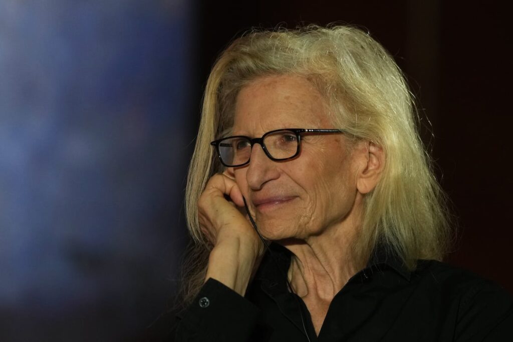 Annie Leibovitz presenta exposición ‘Futbol 2026’ en el Museo de Antropología