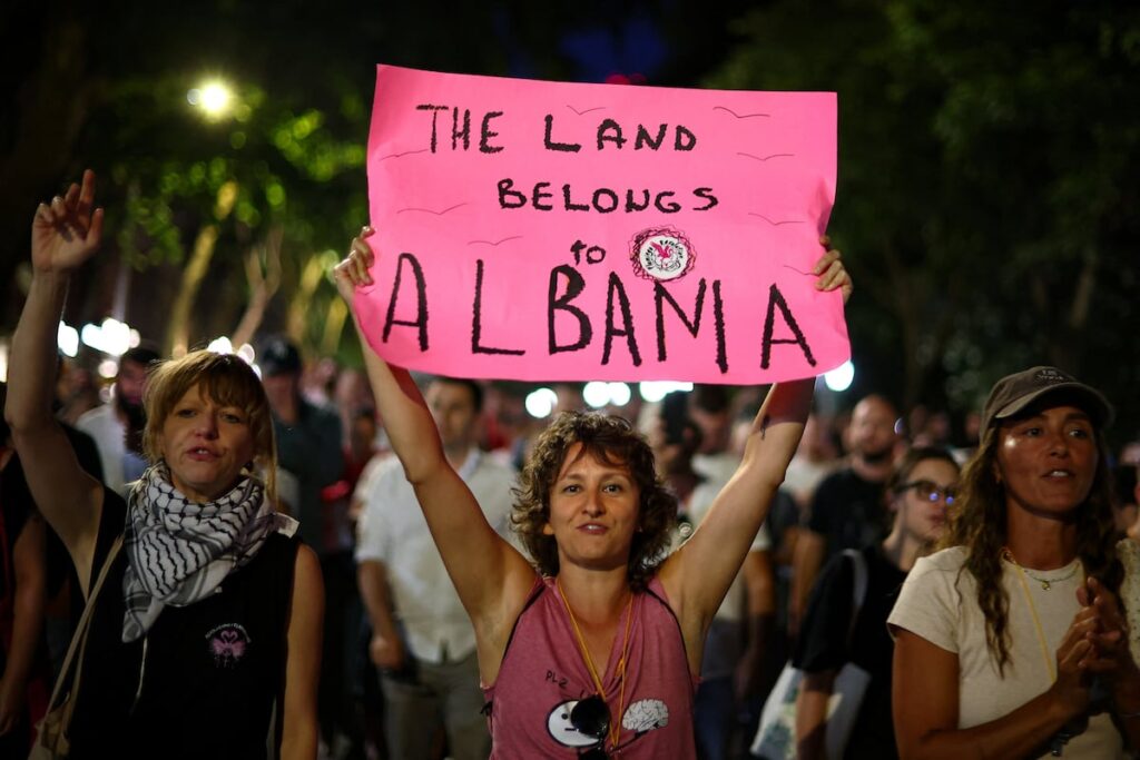 Protestas en Albania cuestionan proyectos de lujo de Trump Organization y Jared Kushner