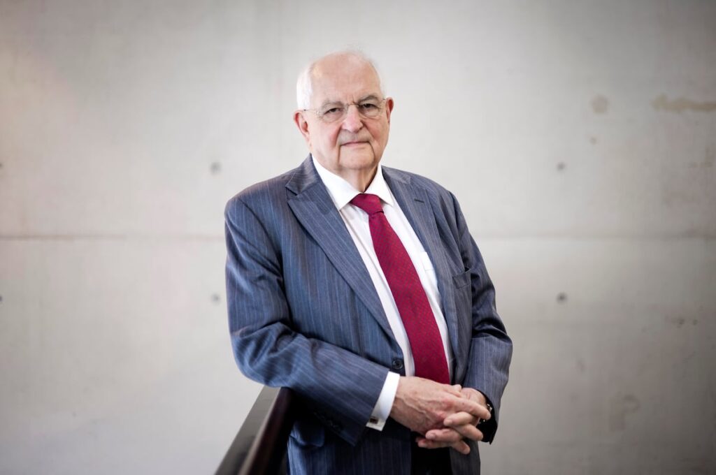 Martin Wolf advierte sobre el auge del populismo autoritario y la crisis del capitalismo democrático