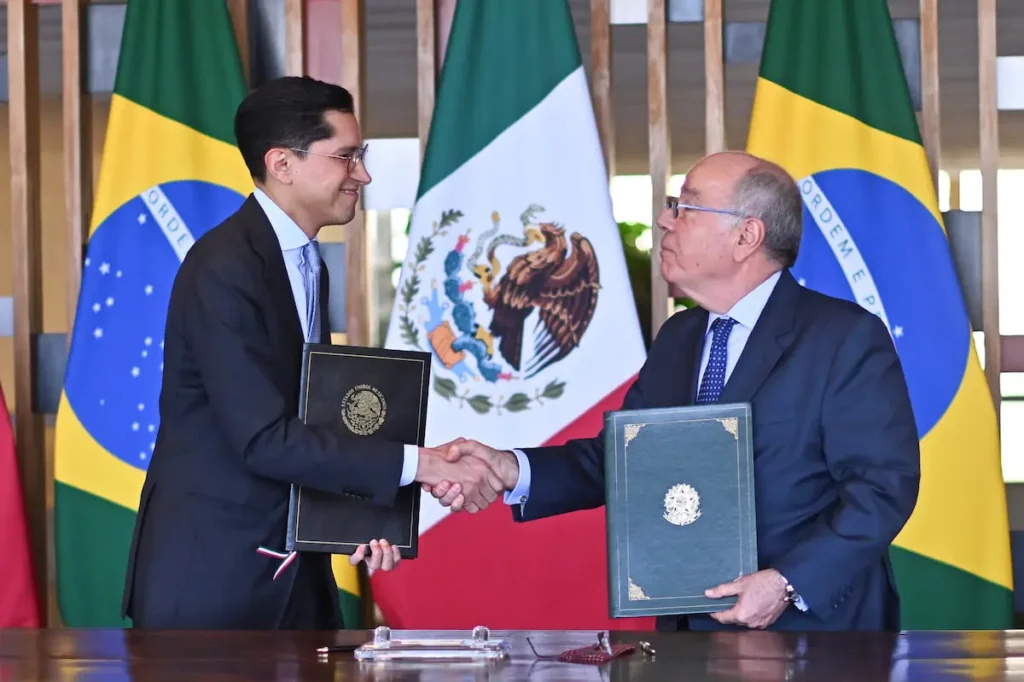 México y Brasil estrechan lazos en Brasilia en medio de tensiones entre Lula y Trump